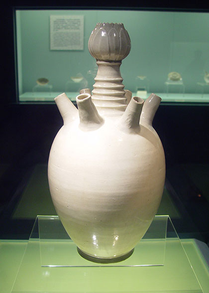 The pottery exhibited in Shanghai Museum